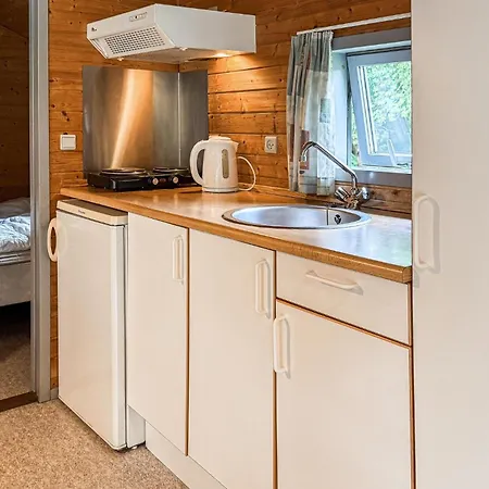 2 Bedroom Beautiful In Holiday home *